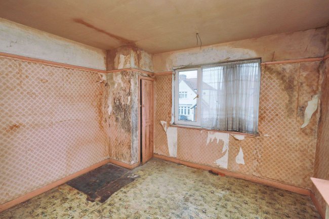 5 Ashford Crescent, Enfield EN3 7HU 10