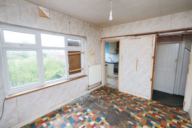 5 Ashford Crescent, Enfield EN3 7HU 10