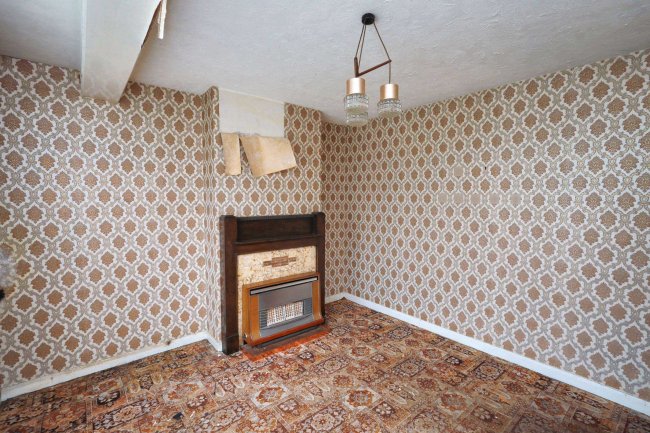 5 Ashford Crescent, Enfield EN3 7HU 10