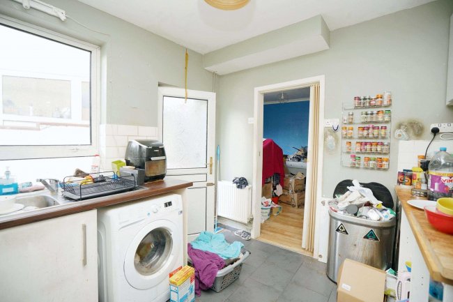 160 Victoria Road, Netherfield, Nottingham NG4 2JF 3