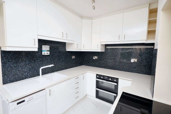 23 Aldenham Road, Radlett, Hertfordshire, WD7 8AU 2