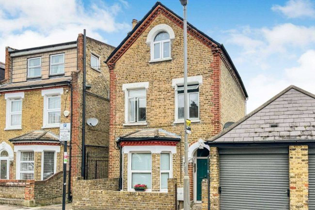 First Floor Flat, 2 Balvernie Grove, Southfields, London, SW18 5RU 6