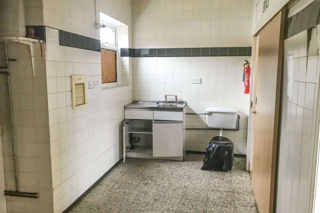 77 Queen Street, Normanton, West Yorkshire WF6 1AF 6