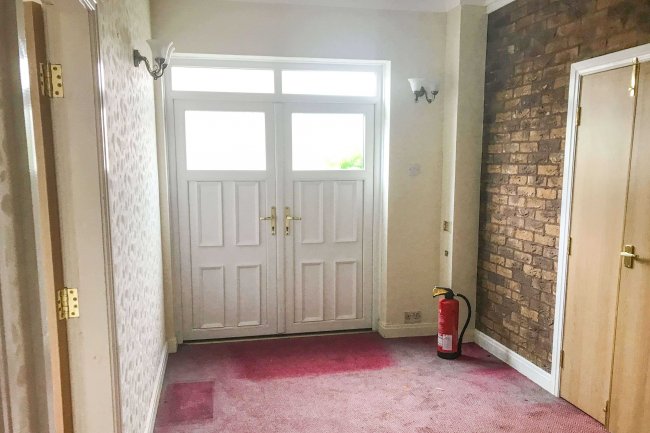 77 Queen Street, Normanton, West Yorkshire WF6 1AF 6