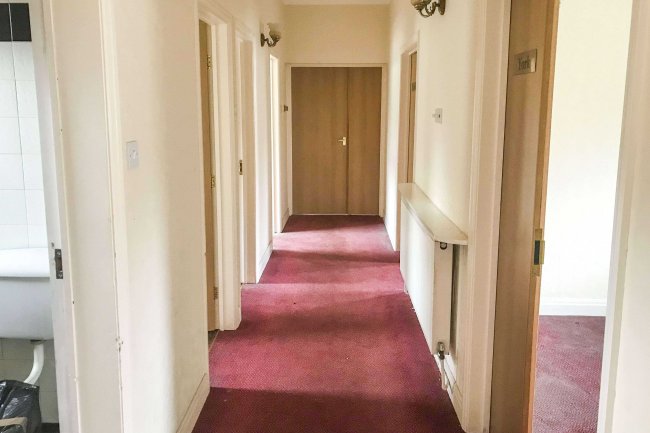 77 Queen Street, Normanton, West Yorkshire WF6 1AF 6