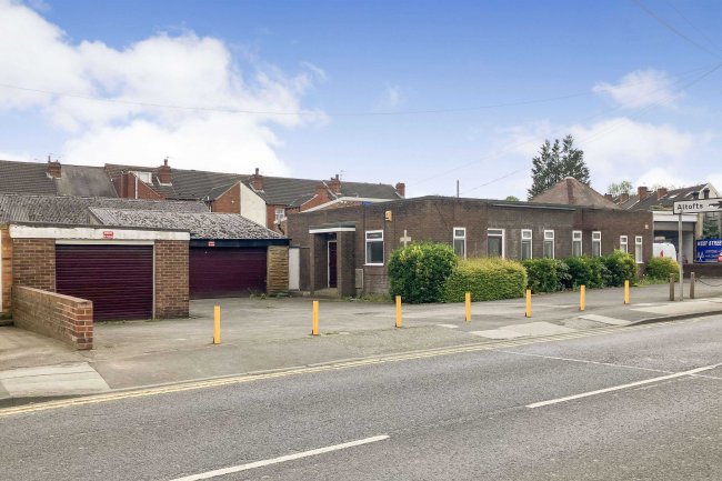 77 Queen Street, Normanton, West Yorkshire WF6 1AF 6