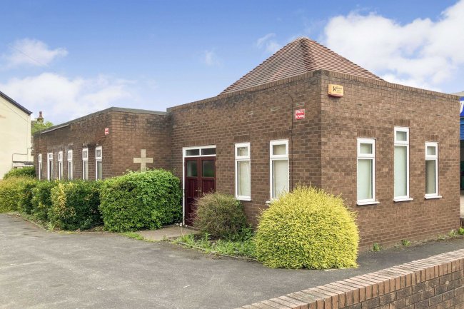 77 Queen Street, Normanton, West Yorkshire WF6 1AF 6