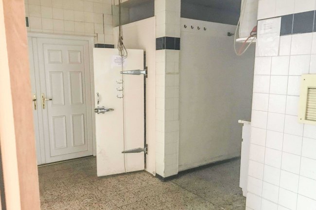 77 Queen Street, Normanton, West Yorkshire WF6 1AF 6