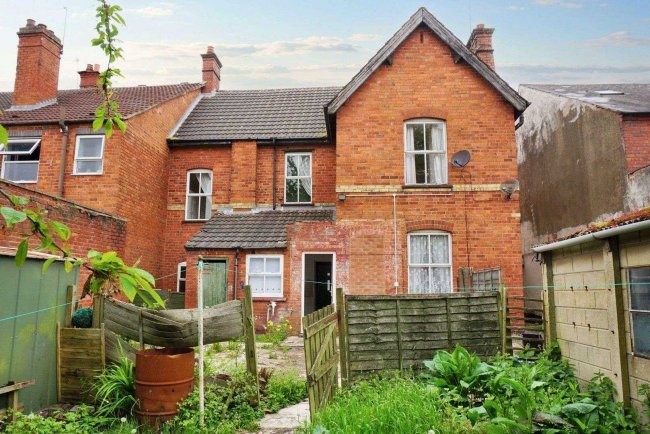 55 New Road, Dudley DY2 9AZ 6