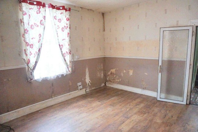 55 New Road, Dudley DY2 9AZ 6