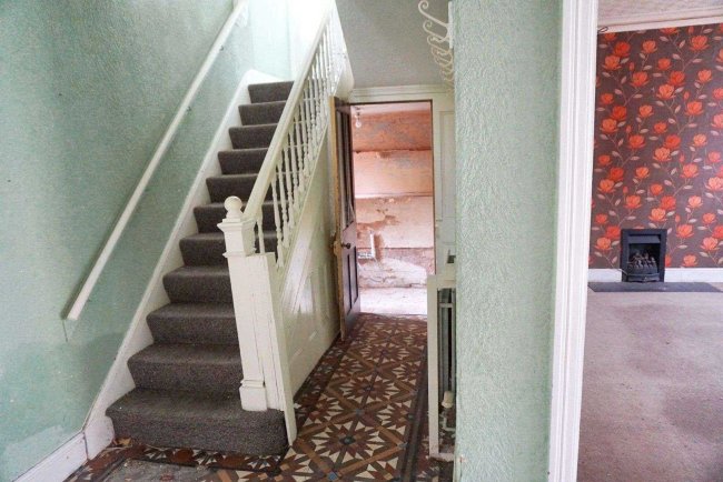 55 New Road, Dudley DY2 9AZ 6