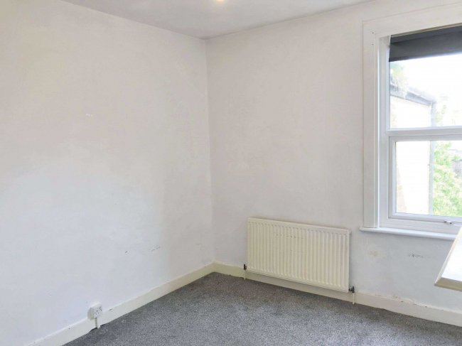 11 North Avenue, Southend on Sea SS2 5HT 10