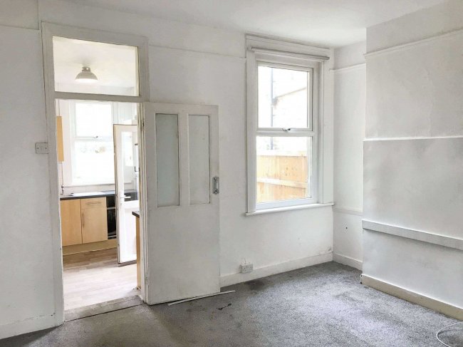 11 North Avenue, Southend on Sea SS2 5HT 10