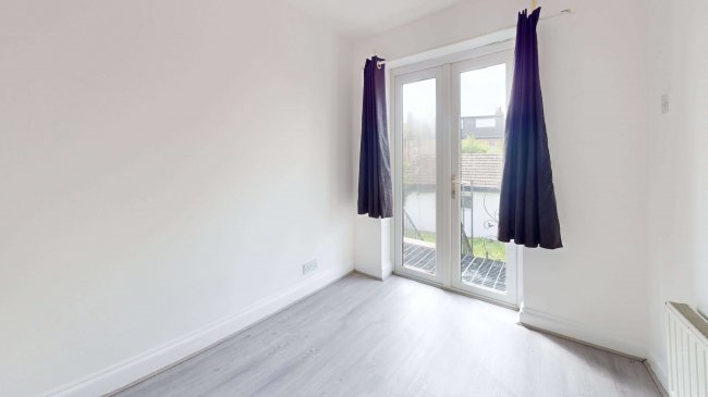 37 Northbrook Road, Ilford, Essex, IG1 3BP 8