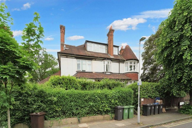 Flat 5, 2 Cranes Park Avenue, Surbiton, Surrey, KT5 8BX 3