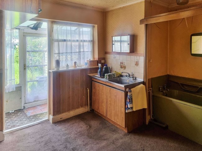 49 Oval Road North, Dagenham, RM10 9EU 4