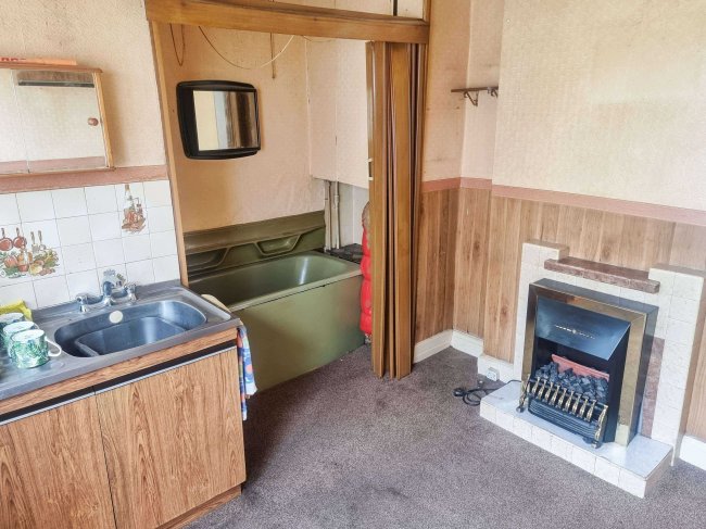 49 Oval Road North, Dagenham, RM10 9EU 4