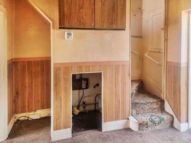 49 Oval Road North, Dagenham, RM10 9EU 4