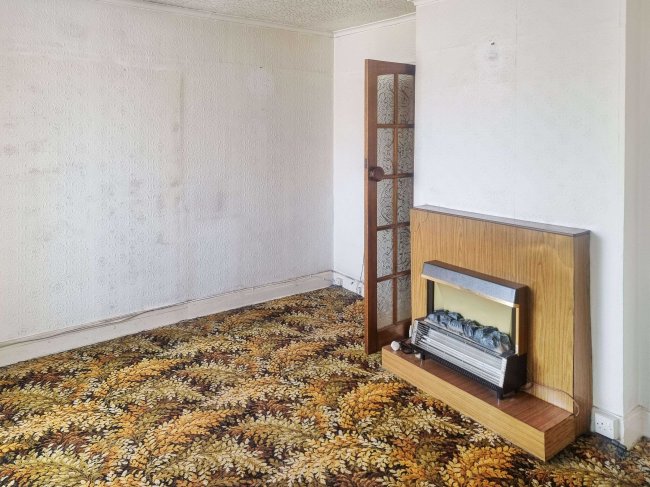 49 Oval Road North, Dagenham, RM10 9EU 4