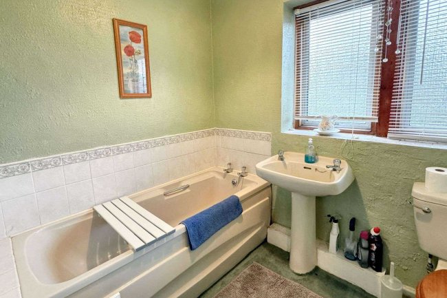 5 The Markhams, New Ollerton, Newark, Nottinghamshire, NG22 9QX 6