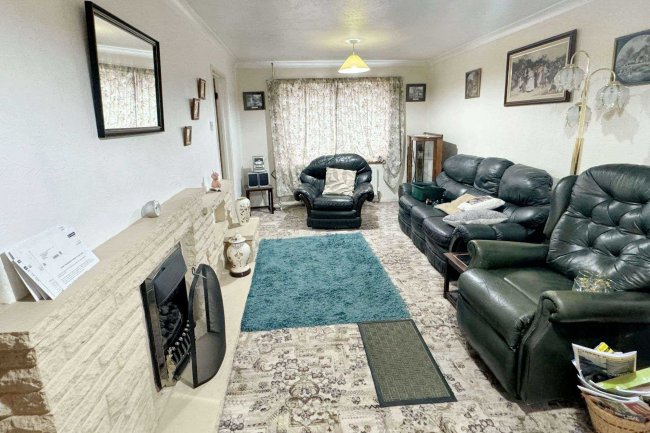 5 The Markhams, New Ollerton, Newark, Nottinghamshire, NG22 9QX 6