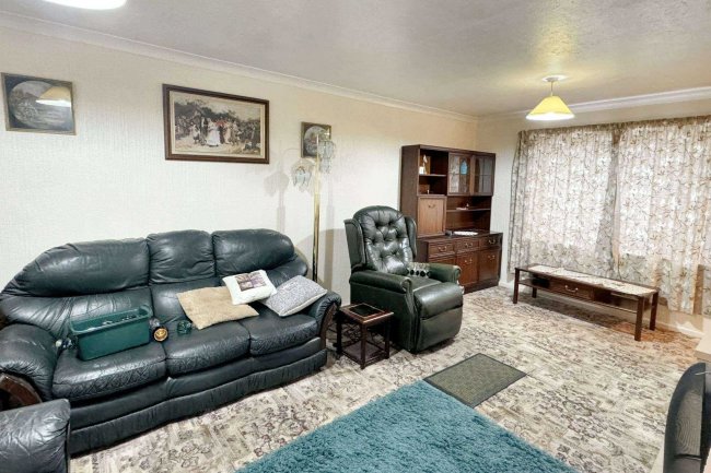 5 The Markhams, New Ollerton, Newark, Nottinghamshire, NG22 9QX 6