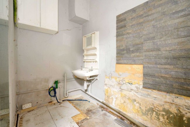 2 Coleman Road, Dagenham, RM9 6JU 6