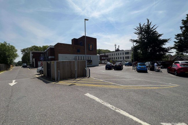 Farmfoods, 33a London Road, Waterlooville, Hampshire, PO8 8DF 1