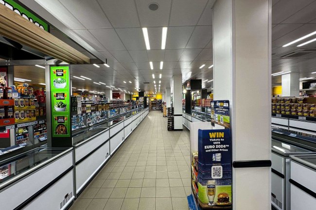 Farmfoods, 33a London Road, Waterlooville, Hampshire, PO8 8DF 1