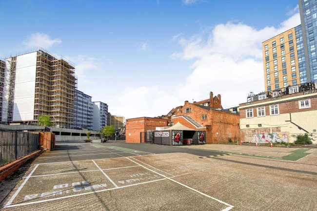 38 Holdenhurst, Bournemouth, Dorset BH8 8AD 5