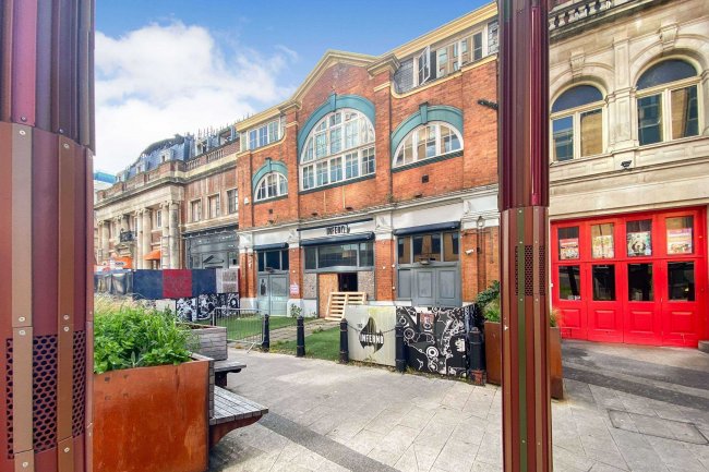 38 Holdenhurst, Bournemouth, Dorset BH8 8AD 5