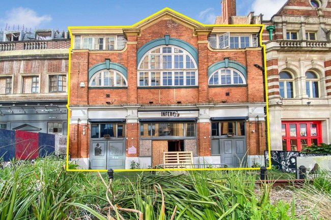 38 Holdenhurst, Bournemouth, Dorset BH8 8AD 5