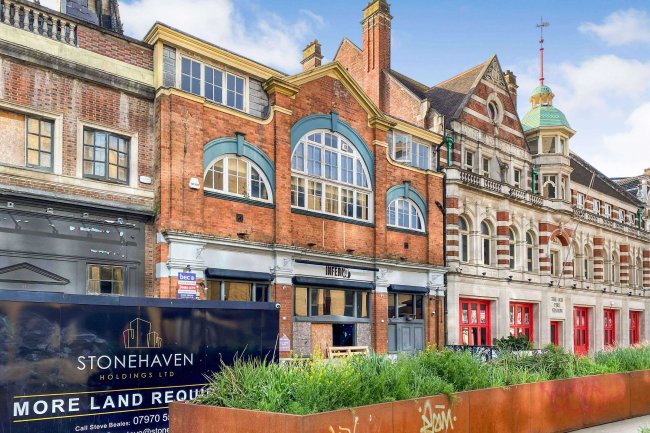 38 Holdenhurst, Bournemouth, Dorset BH8 8AD 5