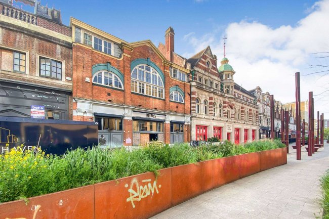 38 Holdenhurst, Bournemouth, Dorset BH8 8AD 5