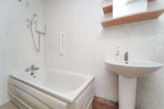 213 Bedfont Close, Feltham, Middlesex TW14 8LQ 5