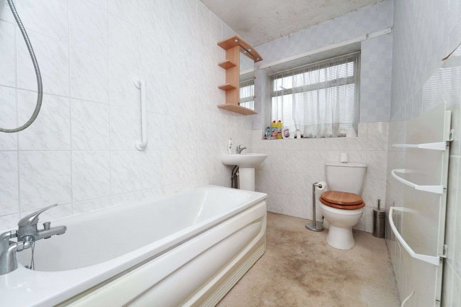 213 Bedfont Close, Feltham, Middlesex TW14 8LQ 5