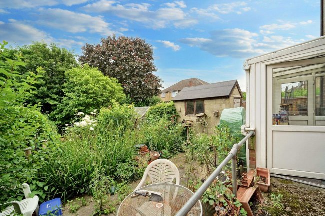 213 Bedfont Close, Feltham, Middlesex TW14 8LQ 5