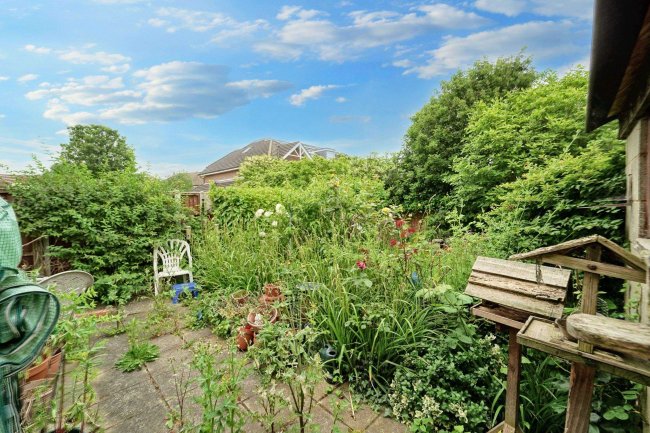 213 Bedfont Close, Feltham, Middlesex TW14 8LQ 5