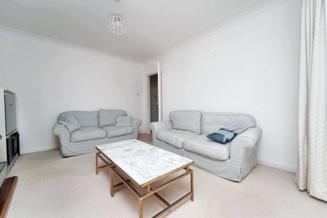 213 Bedfont Close, Feltham, Middlesex TW14 8LQ 5