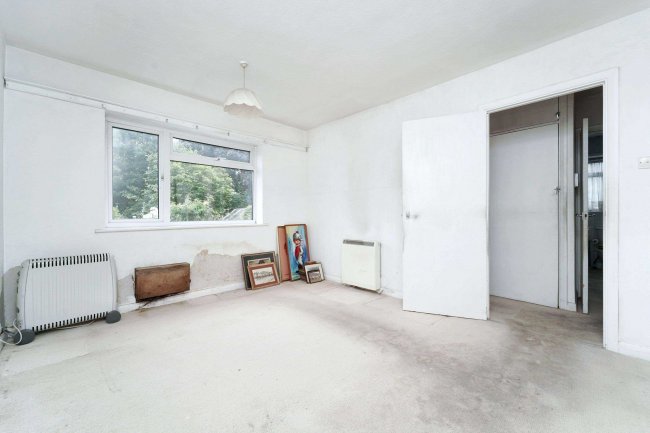 213 Bedfont Close, Feltham, Middlesex TW14 8LQ 5