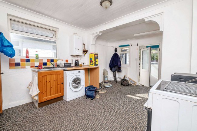 33 Ayebridges Avenue, Egham, Surrey, TW20 8HS 3