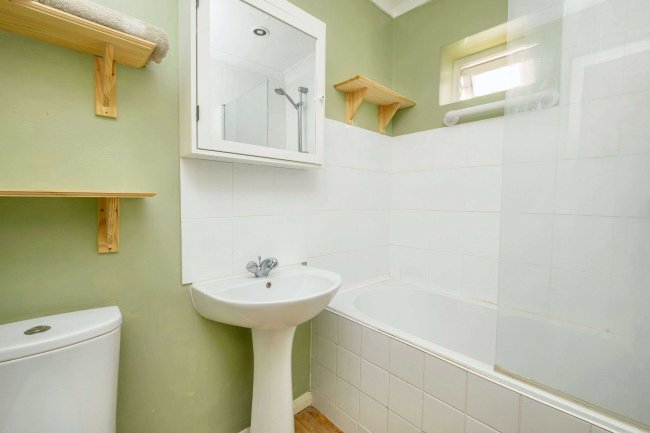 33 Ayebridges Avenue, Egham, Surrey, TW20 8HS 3