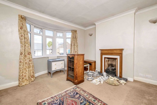 33 Ayebridges Avenue, Egham, Surrey, TW20 8HS 3