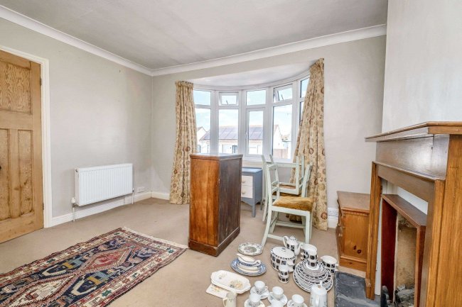 33 Ayebridges Avenue, Egham, Surrey, TW20 8HS 3