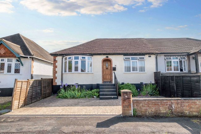 33 Ayebridges Avenue, Egham, Surrey, TW20 8HS 3