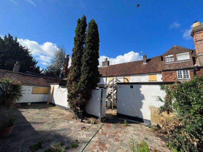 Godstone Hotel, Godstone, Surrey RH9 8DT 1