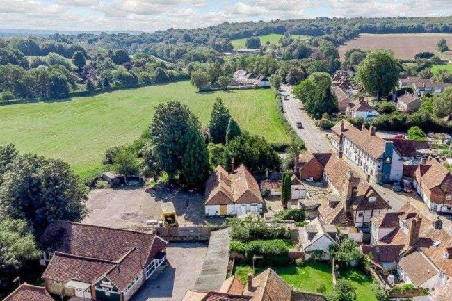 Godstone Hotel, Godstone, Surrey RH9 8DT 1