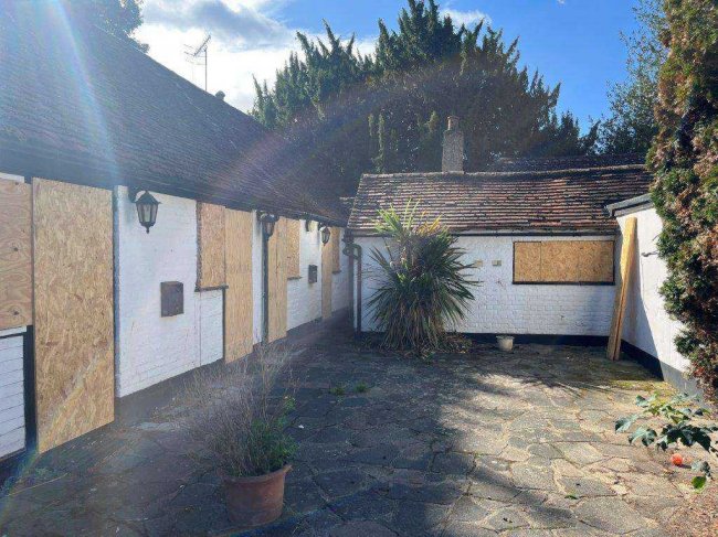 Godstone Hotel, Godstone, Surrey RH9 8DT 1