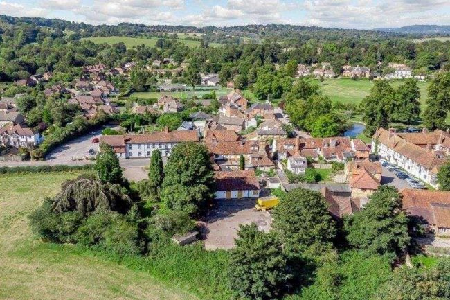 Godstone Hotel, Godstone, Surrey RH9 8DT 1