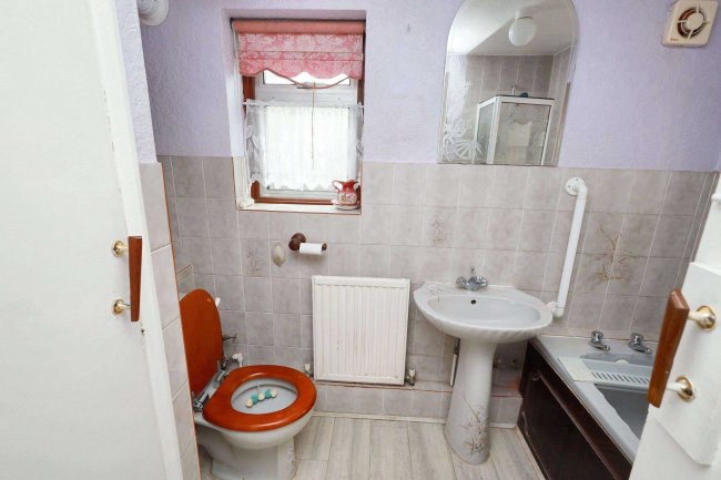 19 Breakspeare Road, Abbots Langley, Hertfordshire WD5 0ER 7